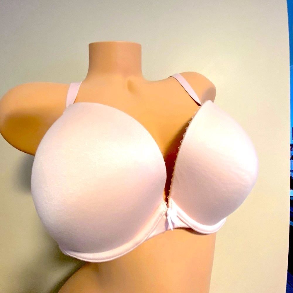 TORRID bra. Underwire, softly padded. Adj. straps. Size 44B